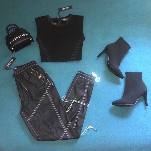 Maniere De Voir Black Padded Shoulder Crop Top - Picture 5 of 6